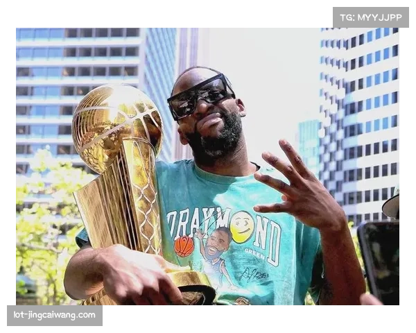 追梦格林情绪化防守再现 关键时刻无谓犯规葬送胜利